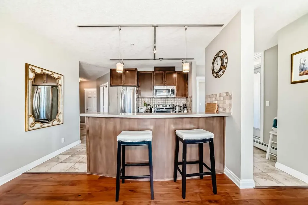 24 Hemlock Crescent SW Calgary AB T3C 2Z1