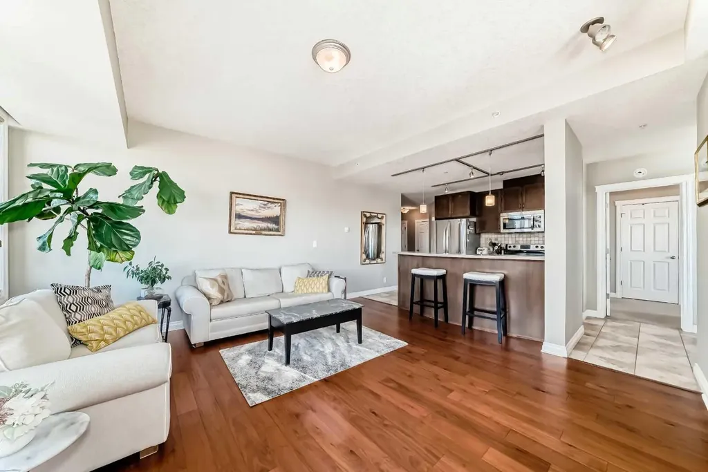 24 Hemlock Crescent SW Calgary AB T3C 2Z1