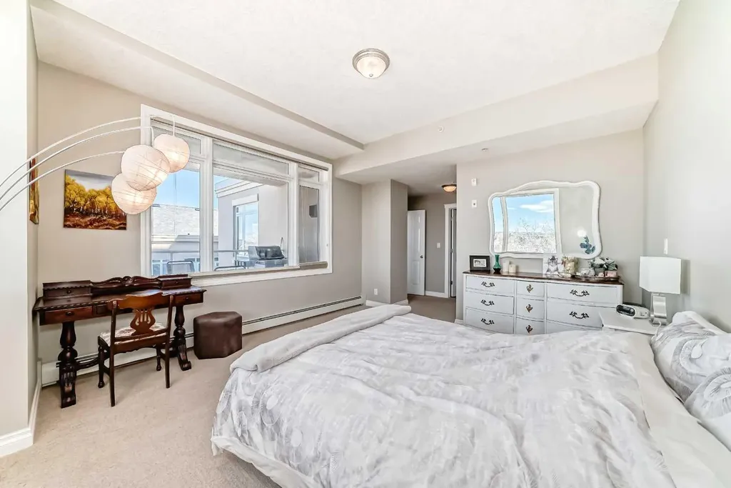 24 Hemlock Crescent SW Calgary AB T3C 2Z1