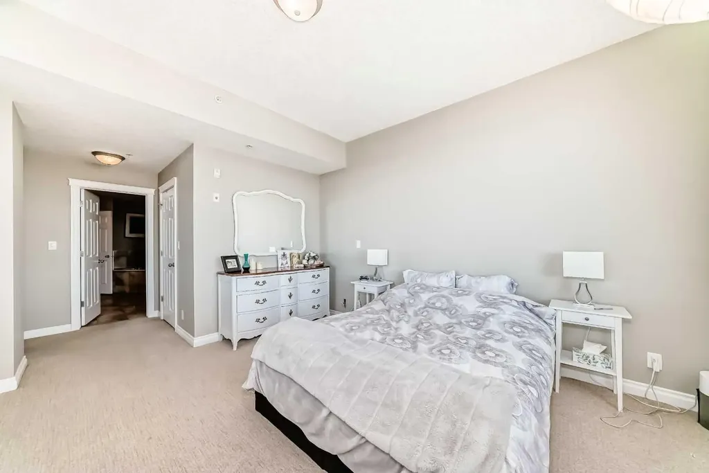 24 Hemlock Crescent SW Calgary AB T3C 2Z1