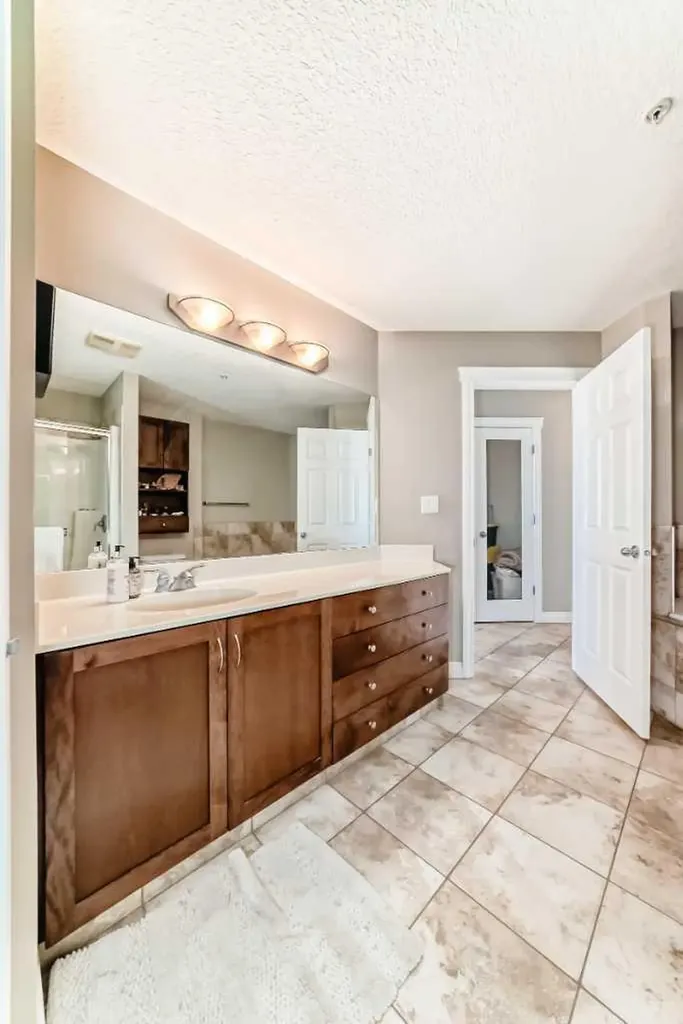 24 Hemlock Crescent SW Calgary AB T3C 2Z1