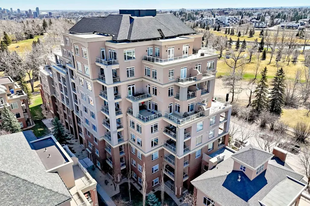 24 Hemlock Crescent SW Calgary AB T3C 2Z1