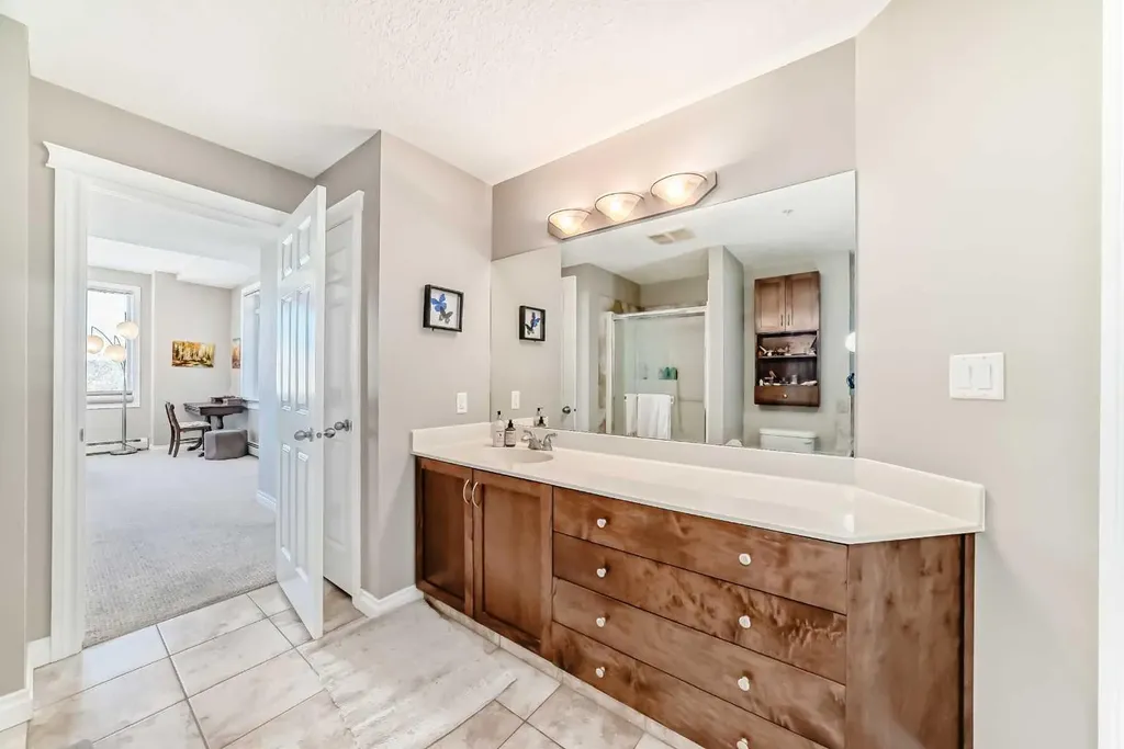 24 Hemlock Crescent SW Calgary AB T3C 2Z1