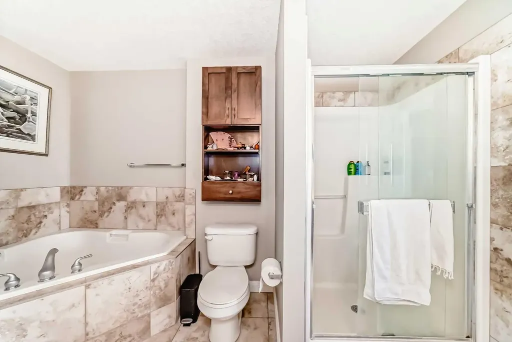24 Hemlock Crescent SW Calgary AB T3C 2Z1