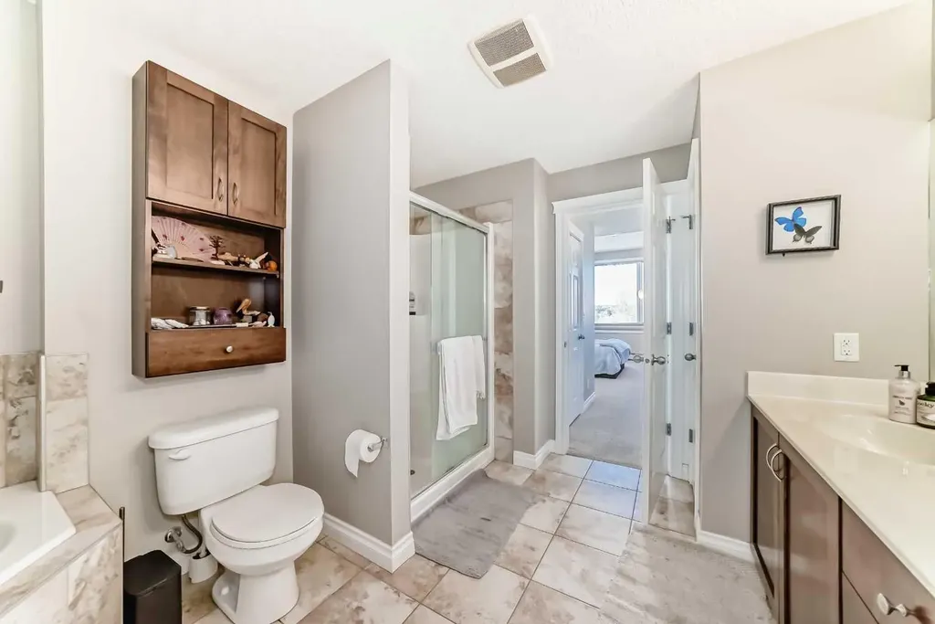 24 Hemlock Crescent SW Calgary AB T3C 2Z1