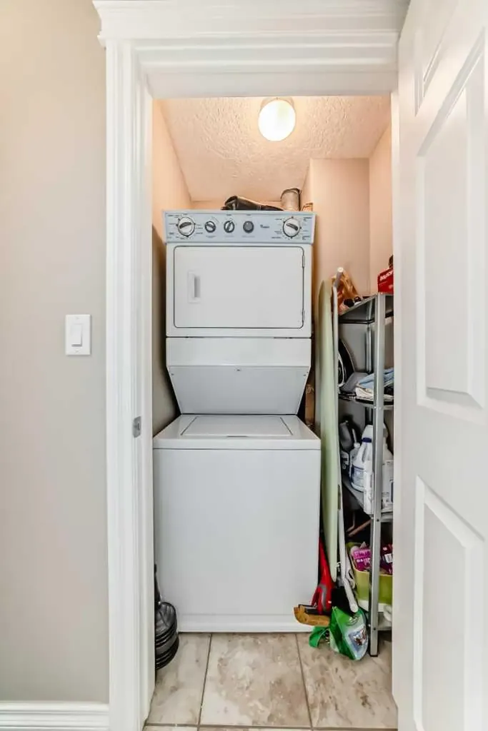24 Hemlock Crescent SW Calgary AB T3C 2Z1