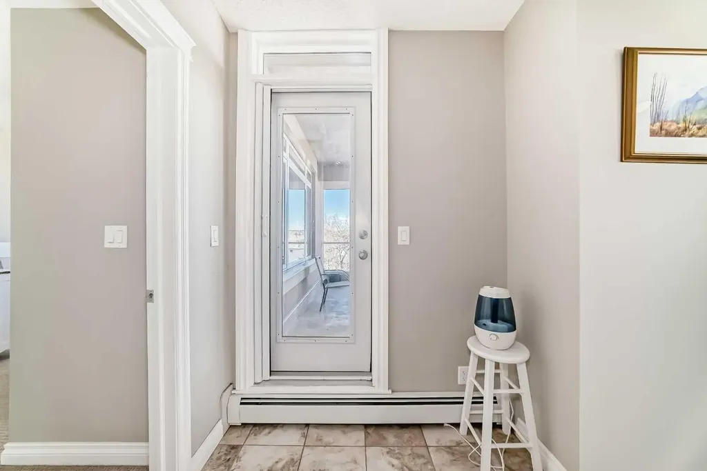 24 Hemlock Crescent SW Calgary AB T3C 2Z1