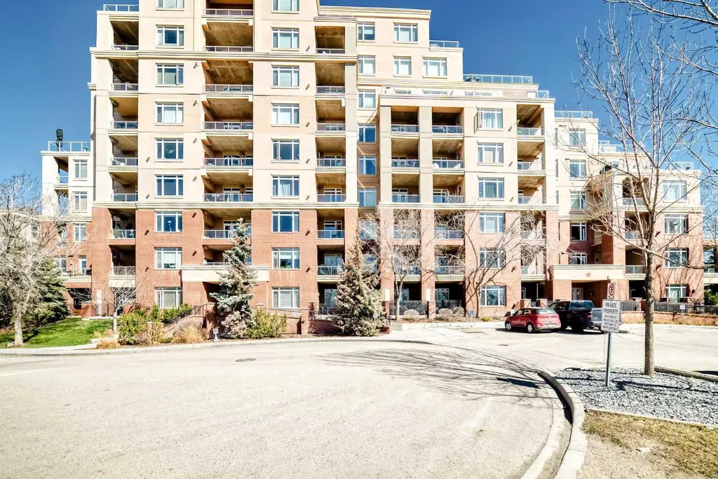 24 Hemlock Crescent SW Calgary AB T3C 2Z1