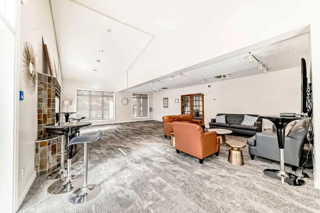 24 Hemlock Crescent SW Calgary AB T3C 2Z1