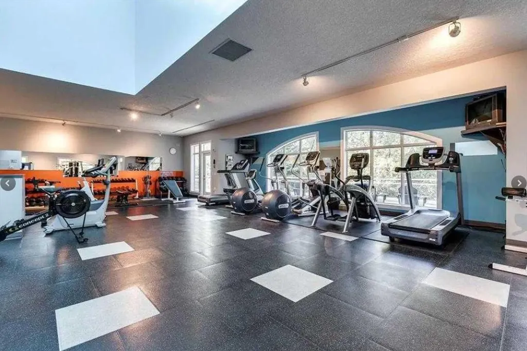 24 Hemlock Crescent SW Calgary AB T3C 2Z1