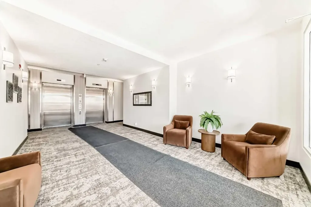 24 Hemlock Crescent SW Calgary AB T3C 2Z1