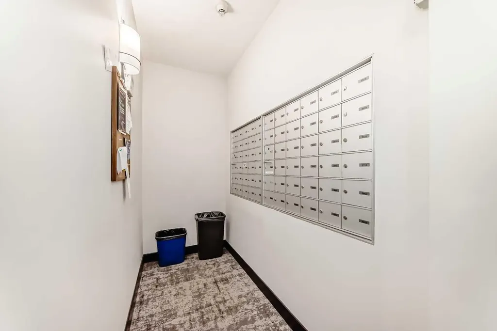 24 Hemlock Crescent SW Calgary AB T3C 2Z1