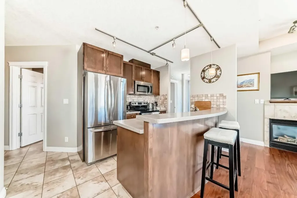 24 Hemlock Crescent SW Calgary AB T3C 2Z1