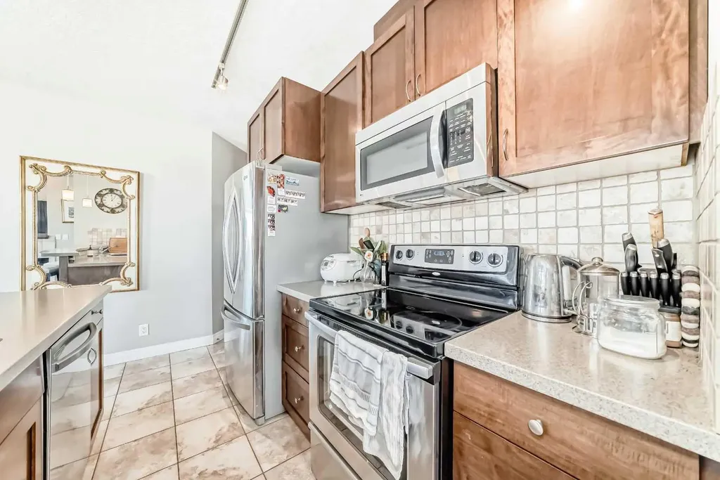 24 Hemlock Crescent SW Calgary AB T3C 2Z1