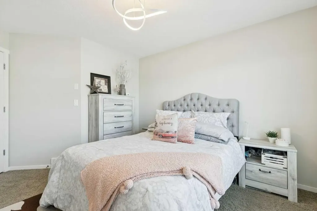 46 Kinlea Common NW Calgary AB T3R 0S2