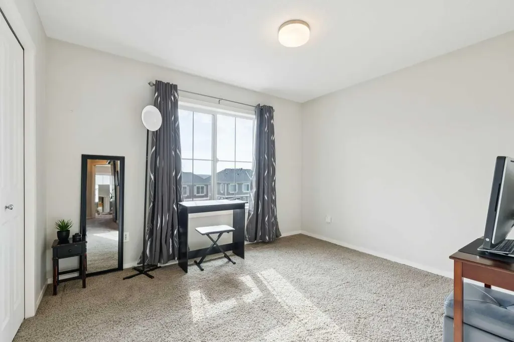 46 Kinlea Common NW Calgary AB T3R 0S2
