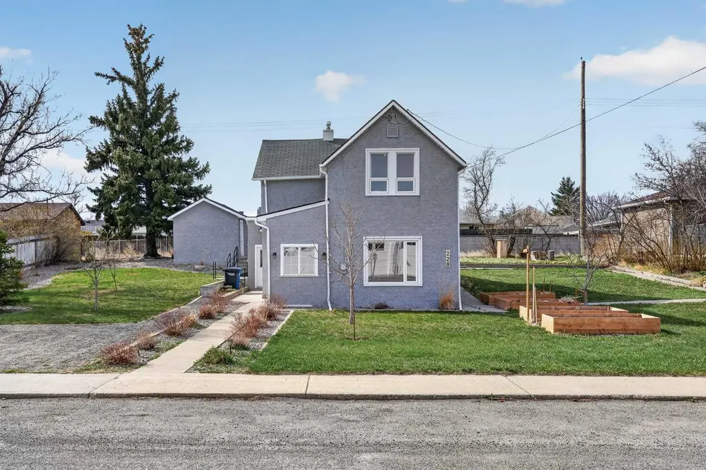 228 21 Street Fort Macleod AB T0L0Z0