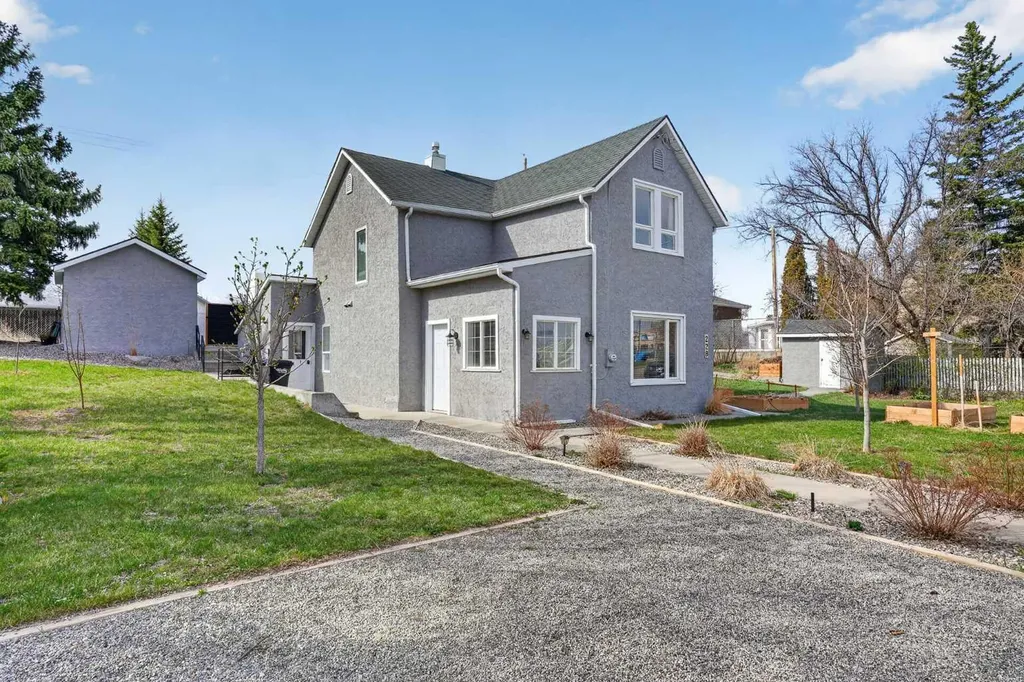 228 21 Street Fort Macleod AB T0L0Z0