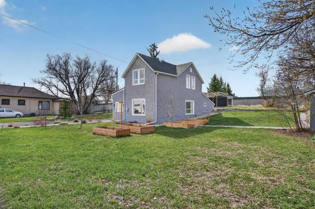 228 21 Street Fort Macleod AB T0L0Z0