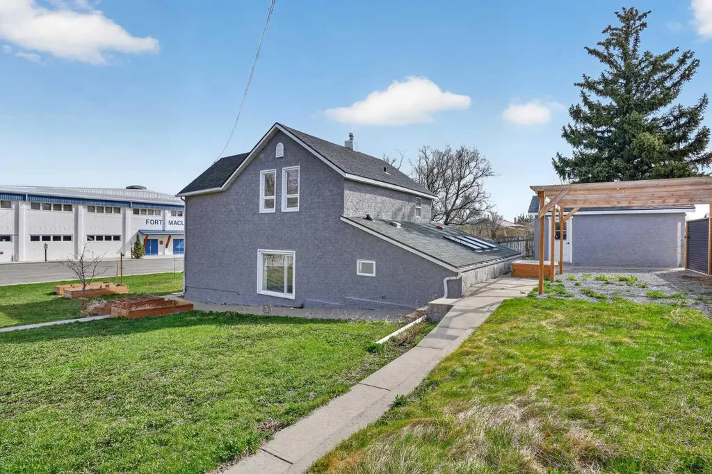 228 21 Street Fort Macleod AB T0L0Z0