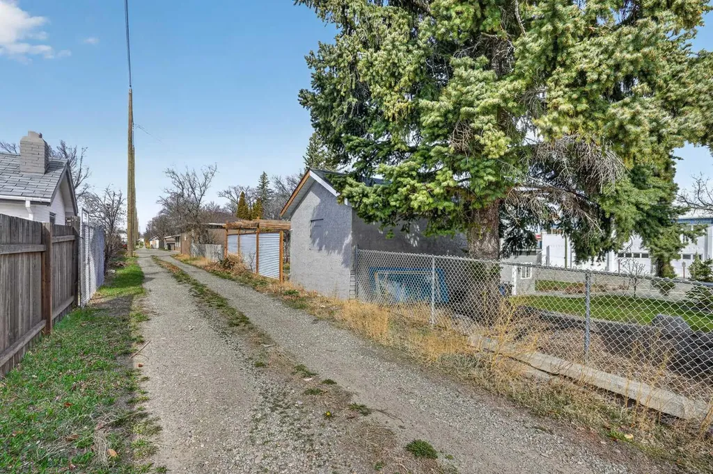 228 21 Street Fort Macleod AB T0L0Z0