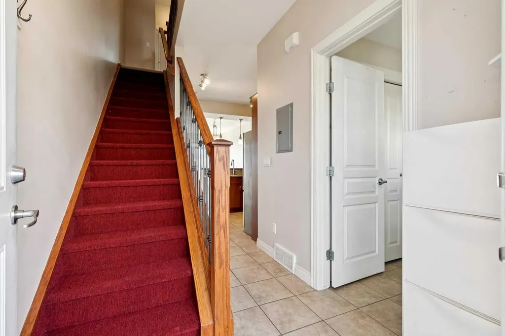 169 Rockyledge View NW Calgary AB T3G 6B1