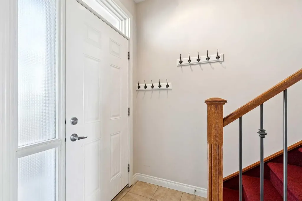169 Rockyledge View NW Calgary AB T3G 6B1