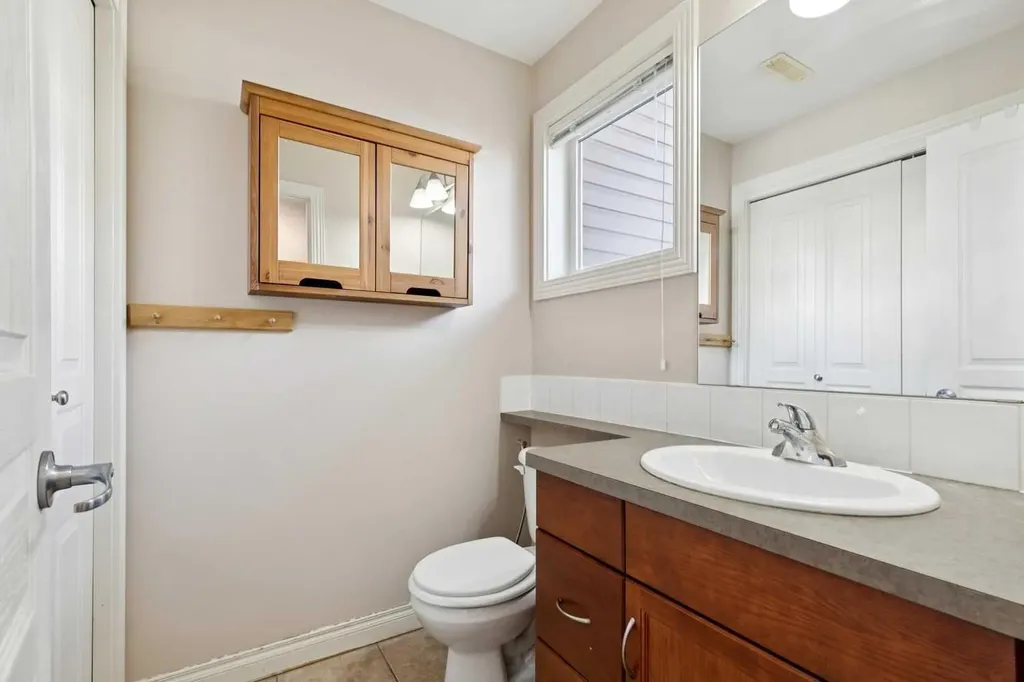 169 Rockyledge View NW Calgary AB T3G 6B1