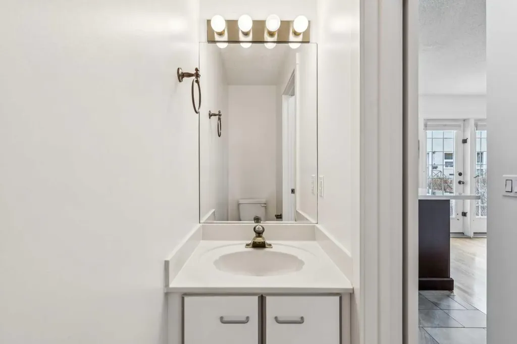 1110 14 Avenue SW Calgary AB T2R 0P2
