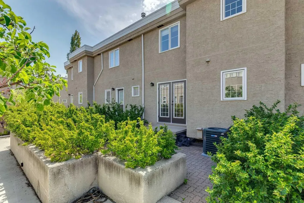 1110 14 Avenue SW Calgary AB T2R 0P2