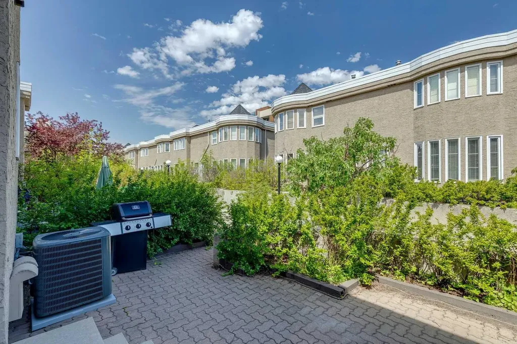 1110 14 Avenue SW Calgary AB T2R 0P2