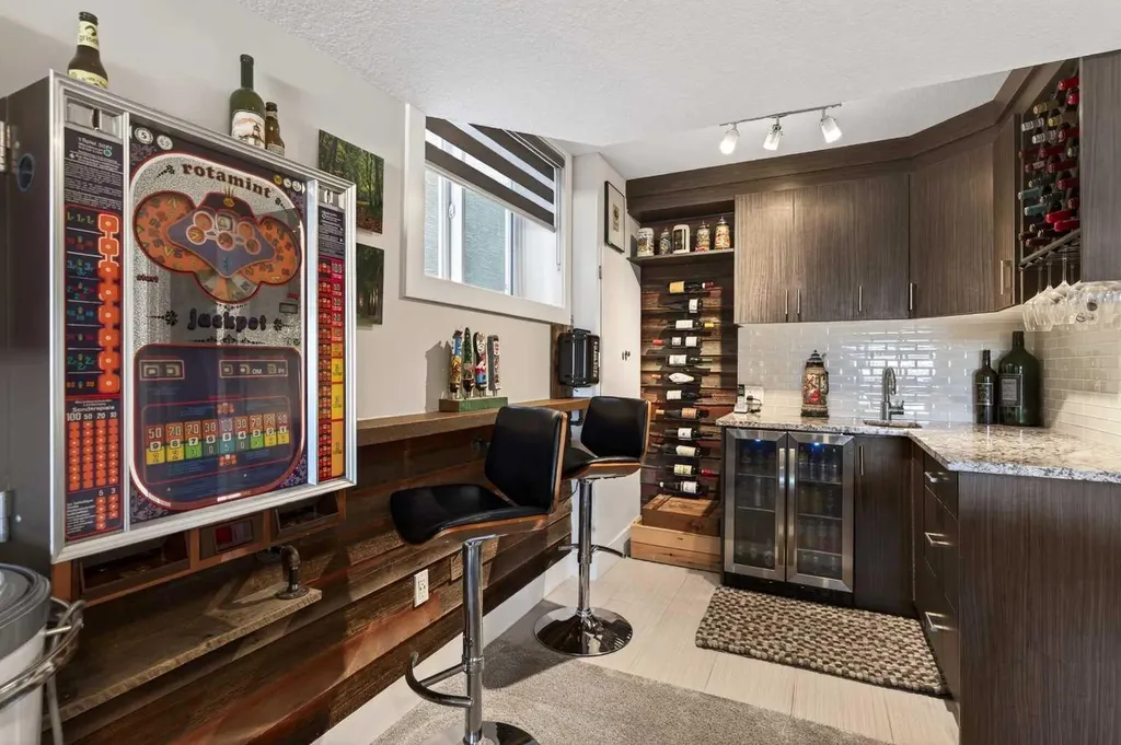 120 Baysprings Court SW Airdrie AB T4B 3X7