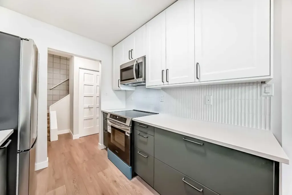 7634 24a Street SE Calgary AB T2C 0Z7