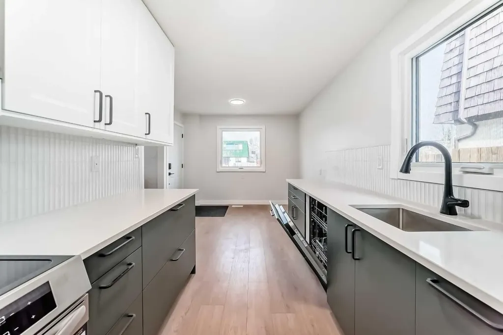 7634 24a Street SE Calgary AB T2C 0Z7