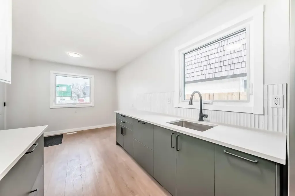 7634 24a Street SE Calgary AB T2C 0Z7
