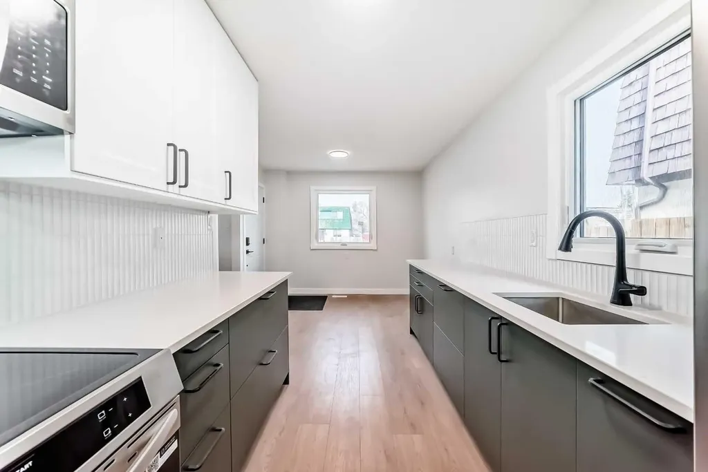 7634 24a Street SE Calgary AB T2C 0Z7
