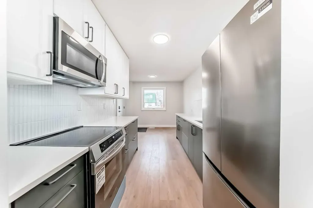 7634 24a Street SE Calgary AB T2C 0Z7