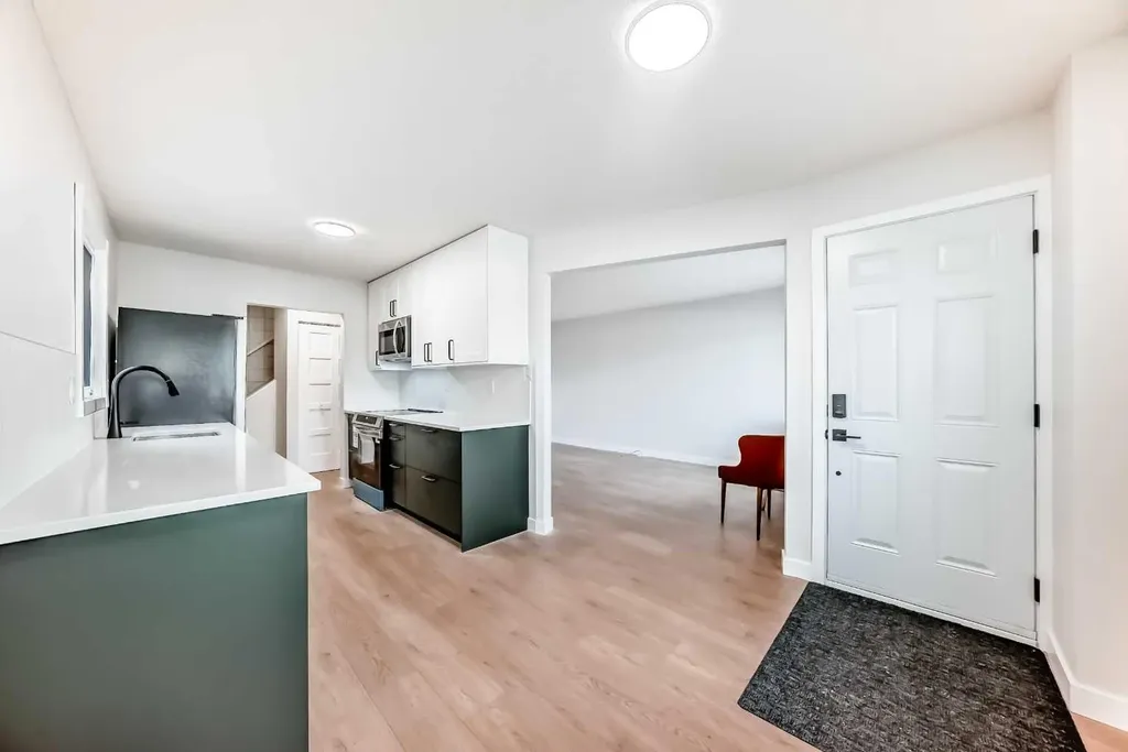 7634 24a Street SE Calgary AB T2C 0Z7