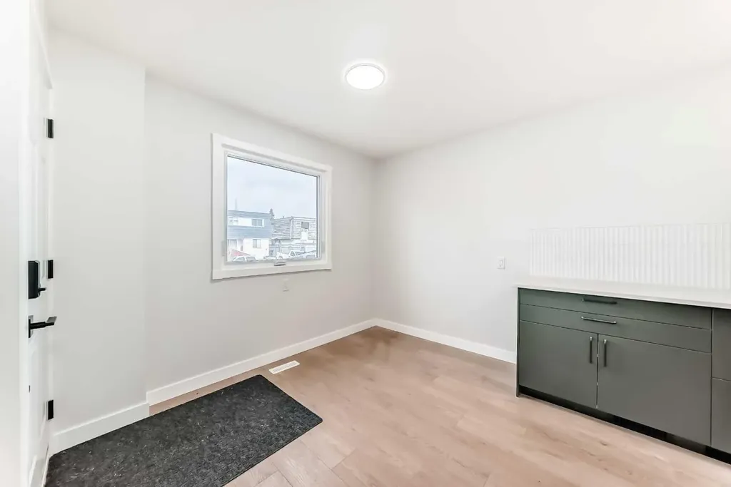 7634 24a Street SE Calgary AB T2C 0Z7