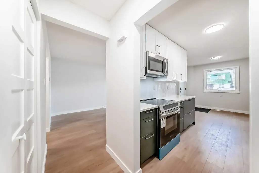 7634 24a Street SE Calgary AB T2C 0Z7