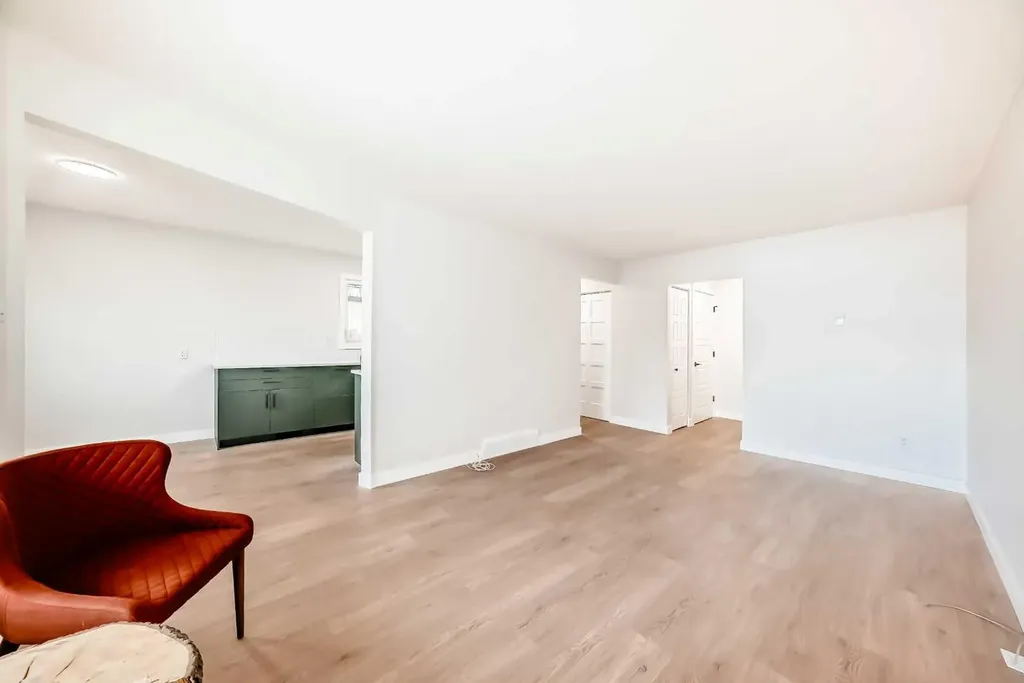 7634 24a Street SE Calgary AB T2C 0Z7