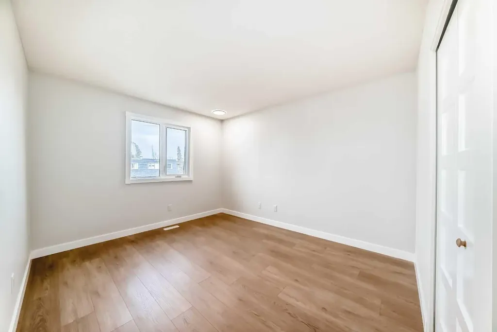 7634 24a Street SE Calgary AB T2C 0Z7
