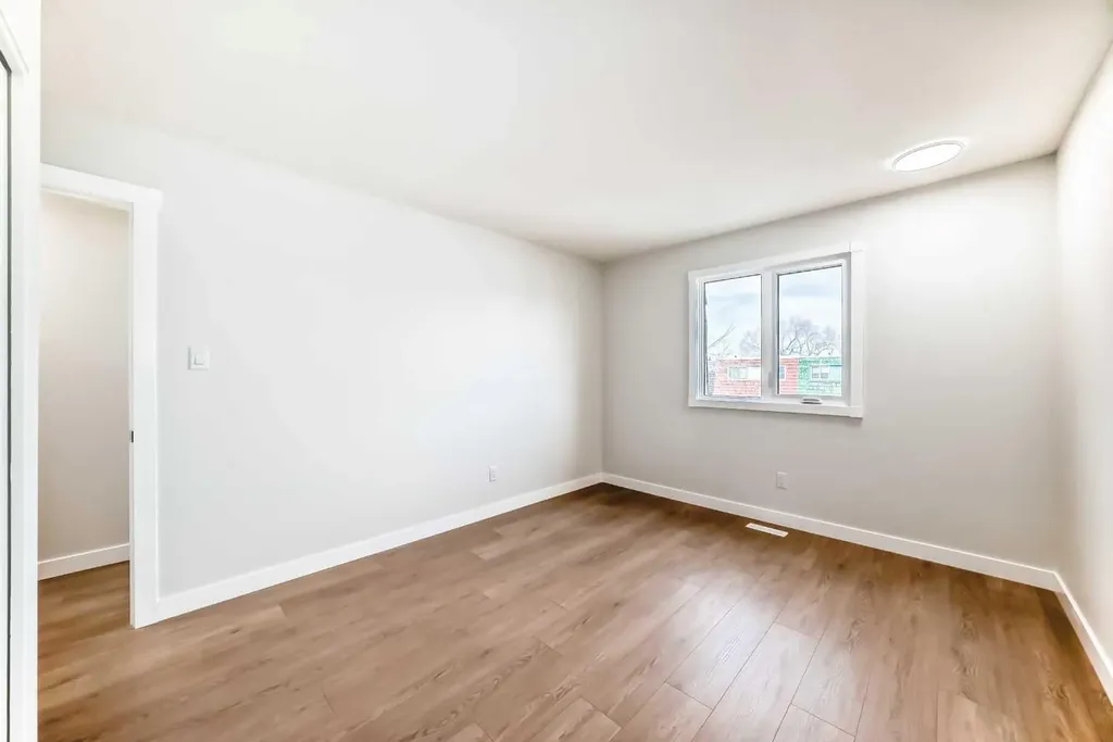 7634 24a Street SE Calgary AB T2C 0Z7