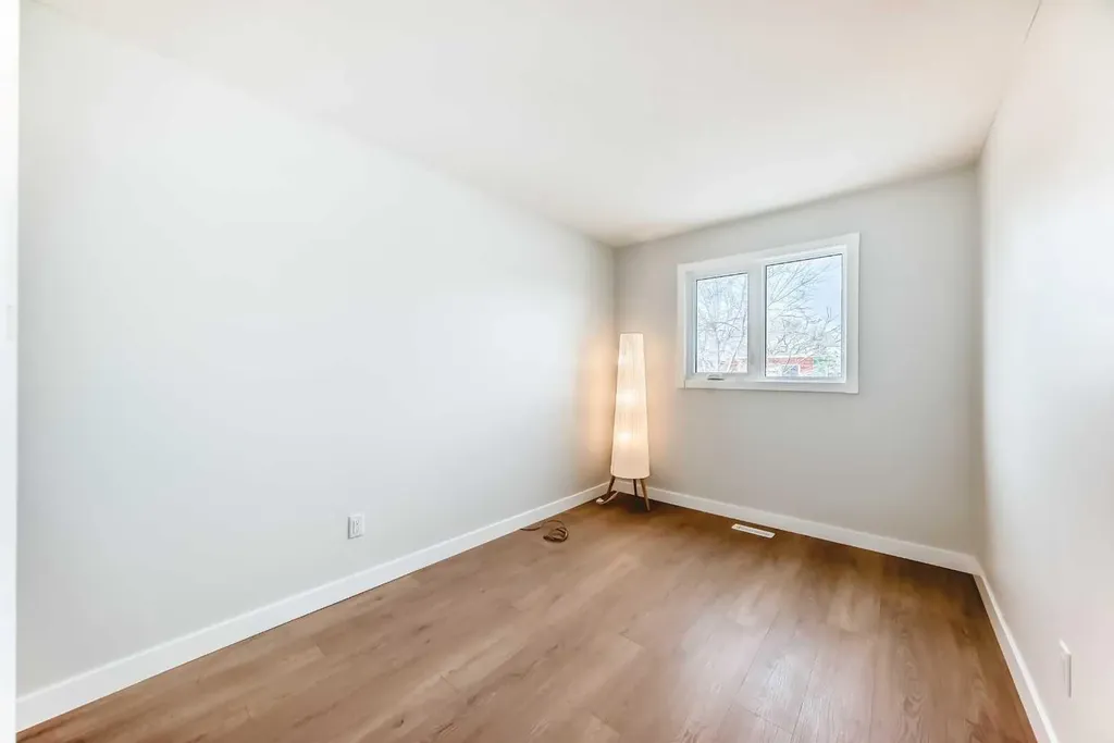 7634 24a Street SE Calgary AB T2C 0Z7