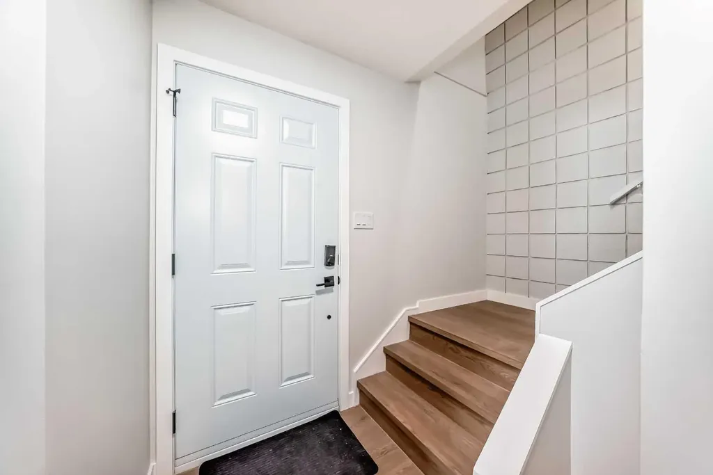 7634 24a Street SE Calgary AB T2C 0Z7