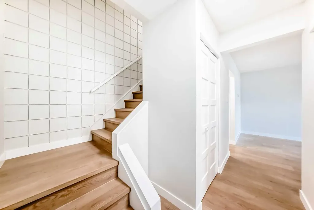 7634 24a Street SE Calgary AB T2C 0Z7