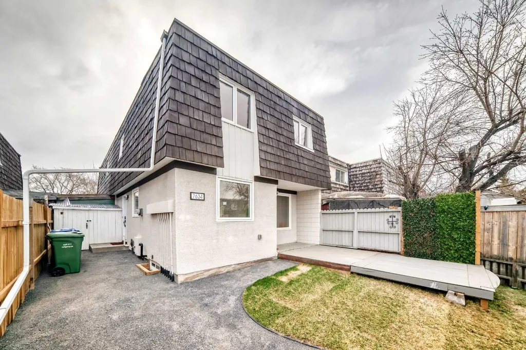 7634 24a Street SE Calgary AB T2C 0Z7