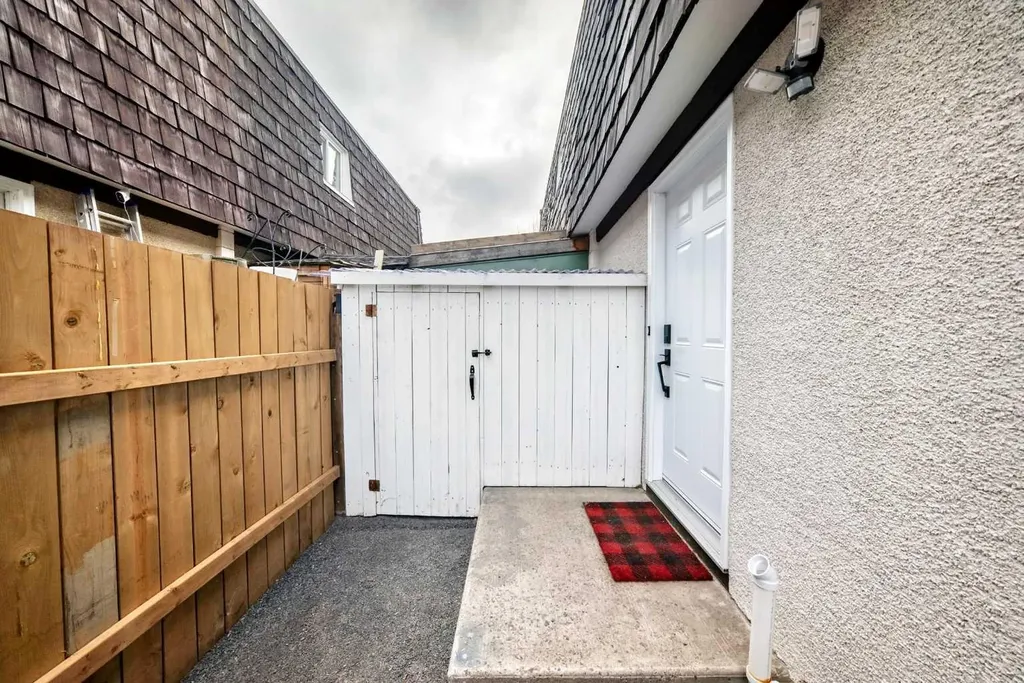7634 24a Street SE Calgary AB T2C 0Z7