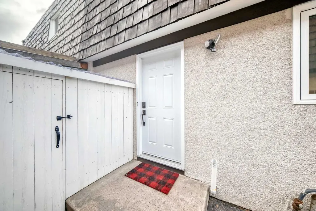 7634 24a Street SE Calgary AB T2C 0Z7