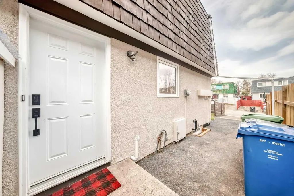7634 24a Street SE Calgary AB T2C 0Z7